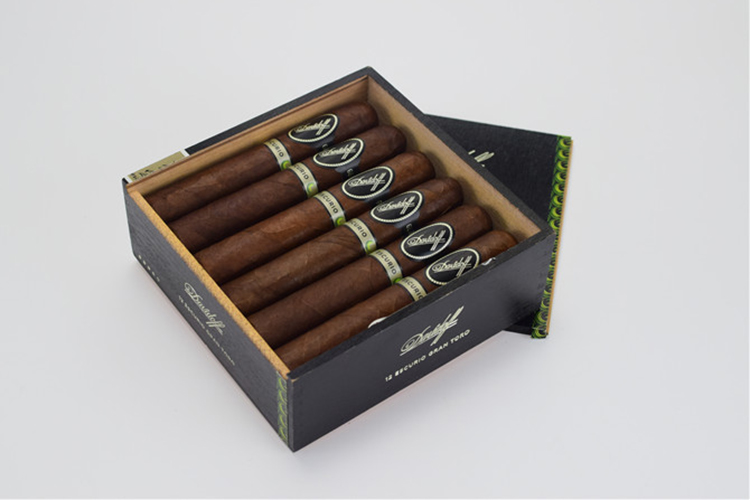 12支 DAVIDOFF ESCURIO GRAN TORO 里约公牛