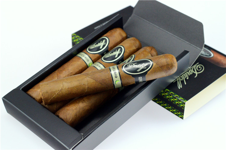 4支 DAVIDOFF ESCURIO GRAN TORO 里约公牛