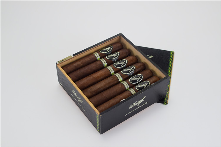 12支 DAVIDOFF ESCURIO GRAN TORO 里约公牛